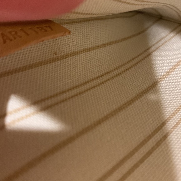 Louis Vuitton neverfull pouch - Picture 4 of 4